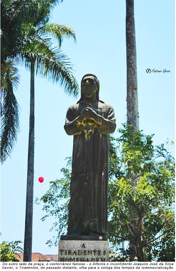 estatua Tiradentes na estrada real