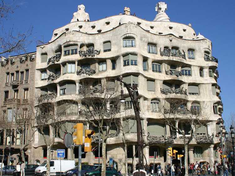 Foto da Casa Milà em Barcelona, Espanha