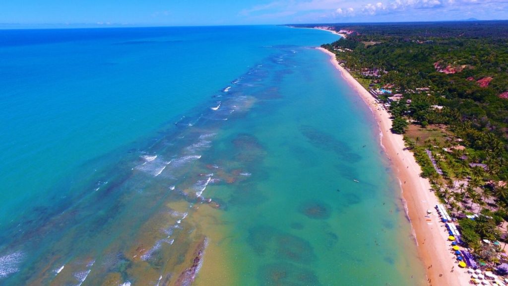 Vista aérea da praia de Arraial d'Ajuda, Porto Seguro, Bahia.