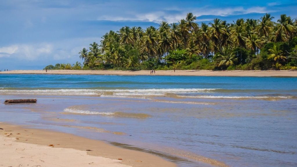 Praia de Morerê é uma das praias mais paradisíacas do nordeste