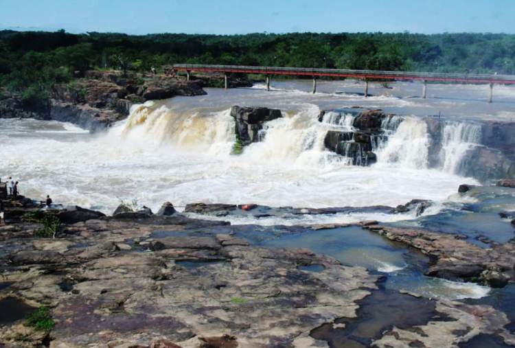 Parque Ecológico da Cachoeira do Urubu no Piauí