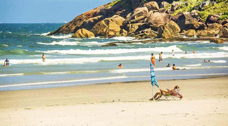 Praia de Fora, Ilha do Mel é uma das praias mais lindas do Sul Brasileiro