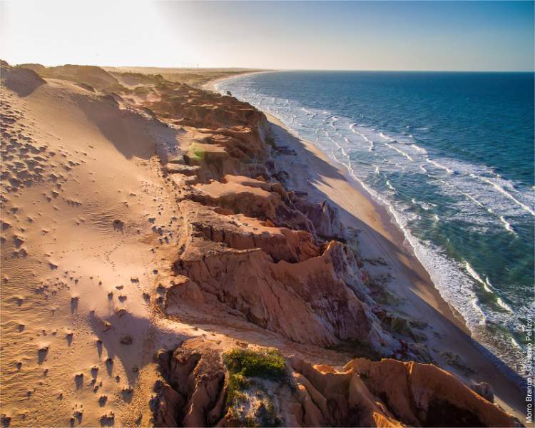 Praia de Morro Branco é uma das praias mais bonitas do Ceará