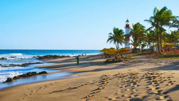 Praia de Stella Maris é uma das praias mais bonitas de Salvador