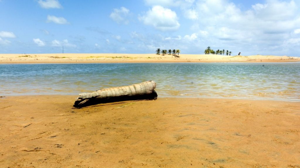 Náufragos é uma das melhores praias de Aracaju, Sergipe
