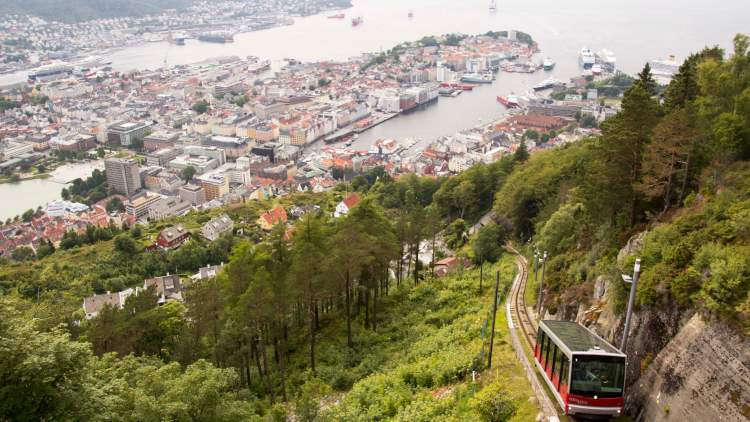 Monte Fløyen - Fløibanen funicular é um dos destinos surreais na Noruega