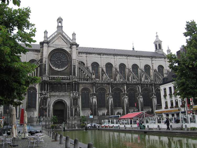 Conhecer a Place Sainte-Catherine é uma das dicas de o que fazer em Bruxelas