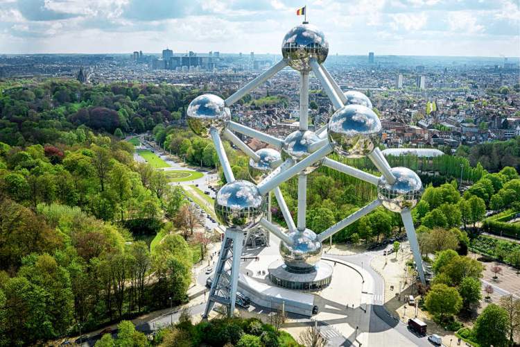 Conhecer o Atomium é uma das dicas de o que fazer em Bruxelas