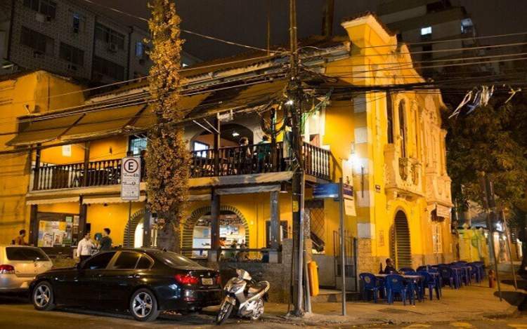Conhecer O Plebeu é uma das dicas de o que fazer a noite no Rio de Janeiro