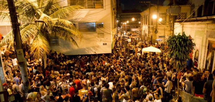 Show de samba na Pedra do Sal é uma das dicas de o que fazer a noite no Rio de Janeiro