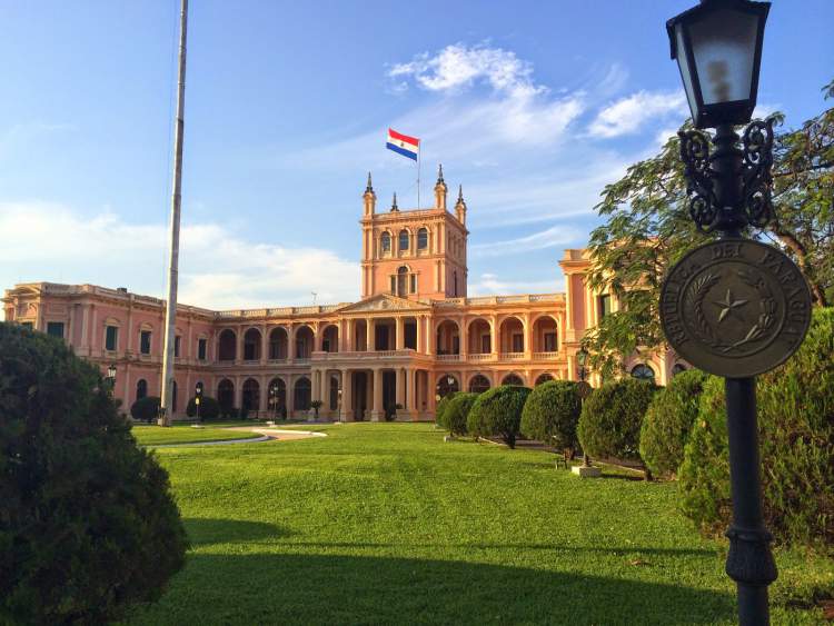 conhecer a Sede do Governo é uma das dicas de o que fazer no Paraguai