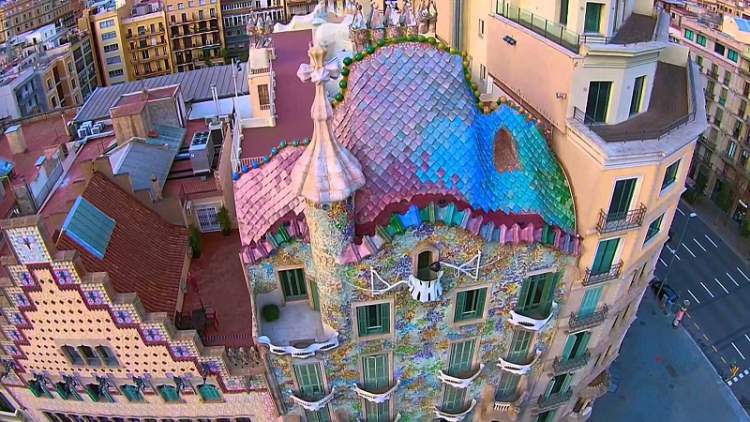 Visitar a Casa Batlló é uma das dicas de o que fazer em Barcelona