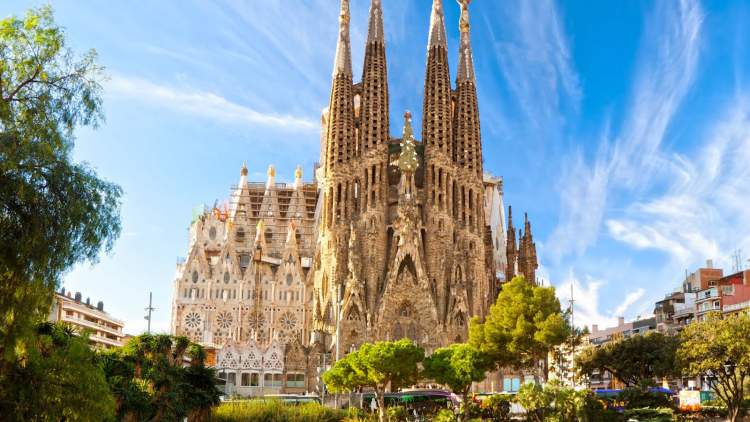 Visitar a Igreja da Sagrada Família é uma das dicas de o que fazer em Barcelona