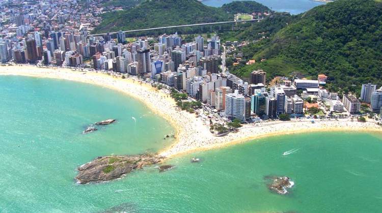 Praia da Costa em Vila Velha é uma das praias do Espírito Santo