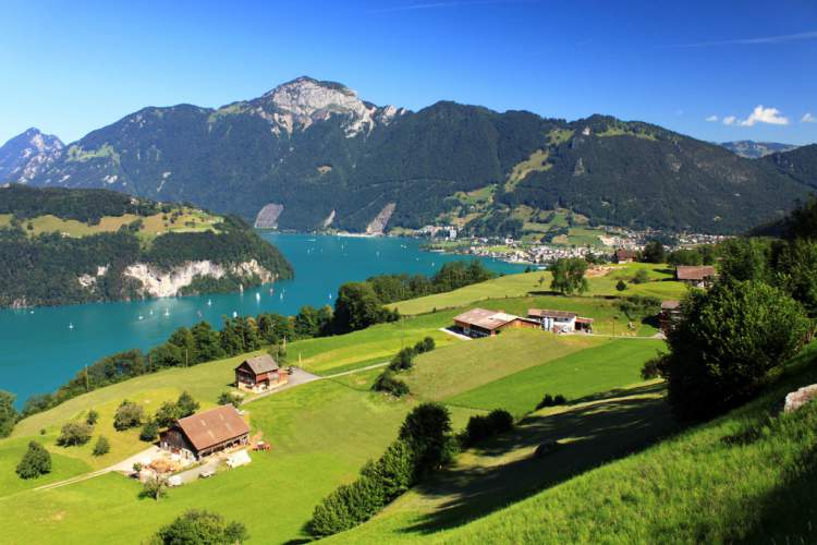 Brunnen é um dos lugares maravilhosos na Suíça