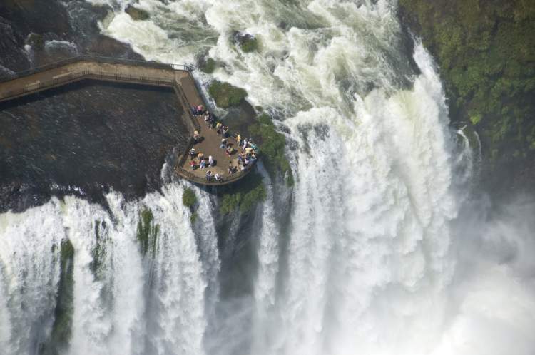Passarela da Garganta do Diabo é um dos pontos turísticos próximos as Cataratas do Iguaçu