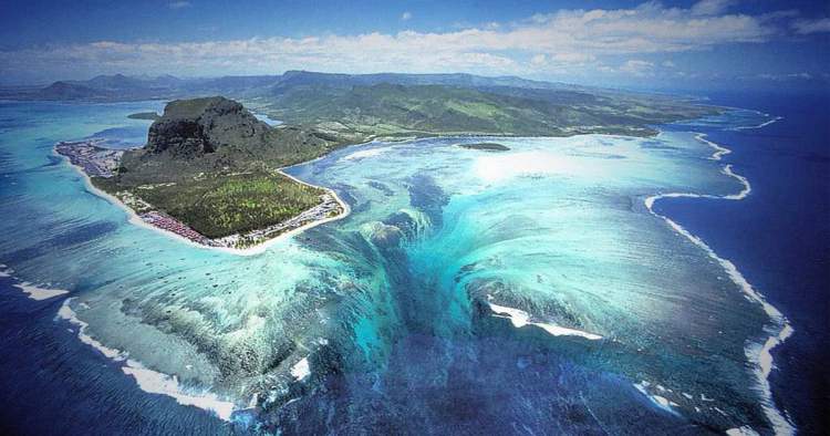 cachoeira submersa da ilha Maurício