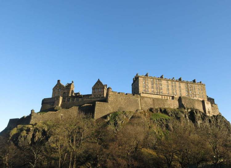 Edimburgo na Escócia é uma das cidades medievais que farão você viajar de volta no tempo