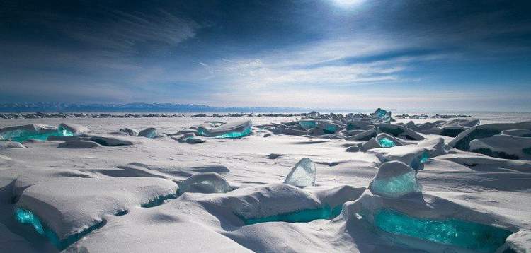Lago Baikal é um dos lugares impressionantes que ficam ainda melhores no inverno 