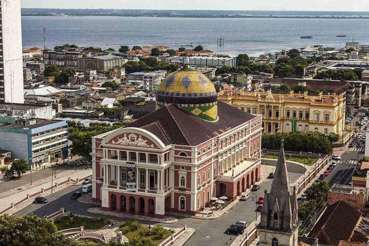 Manaus é um dos destinos para viajar barato pelo Brasil