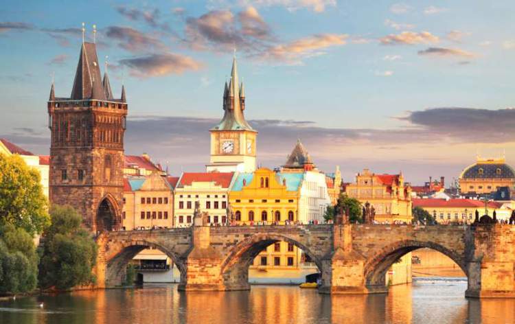 Praga na República Tcheca é uma das cidades medievais que farão você viajar de volta no tempo