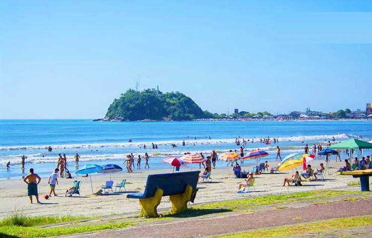 Praia de Guaratuba é uma das melhores praias do Paraná