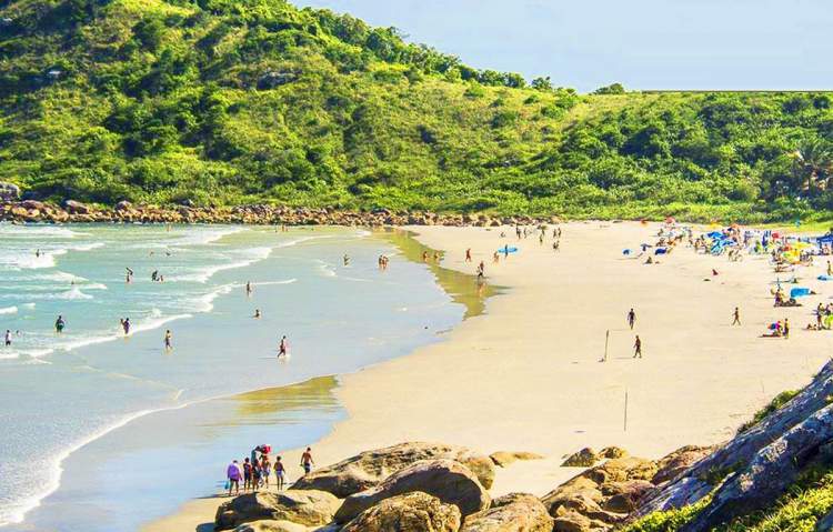 Praia do Farol é uma das melhores praias do Paraná
