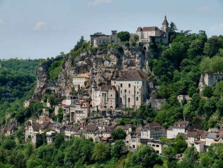 Rocamadour na França é uma das cidades medievais que farão você viajar de volta no tempo