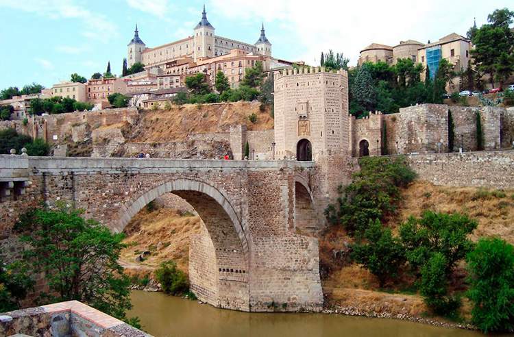 Toledo na Espanha é uma das cidades medievais que farão você viajar de volta no tempo