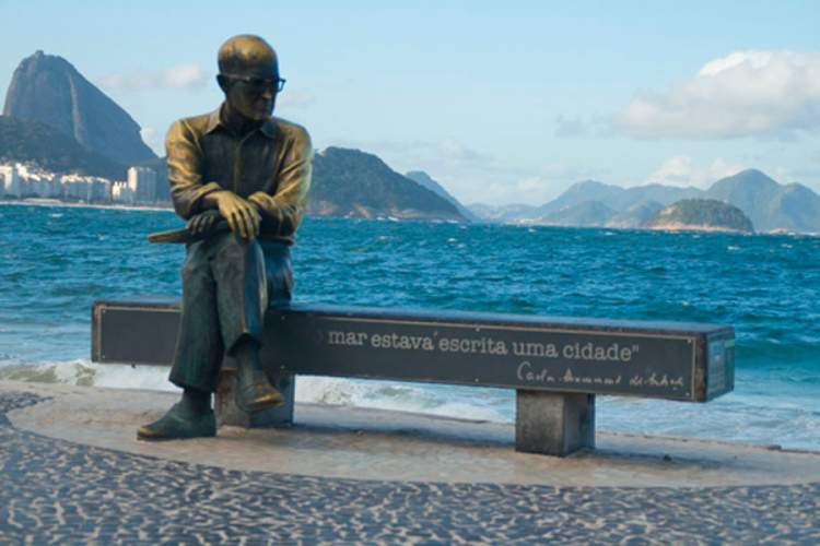O que fazer no Rio de Janeiro: Visitar a Escultura de Drummond