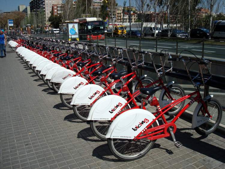 Alugar bicicletas é uma das dicas para quem vai viajar a Barcelona
