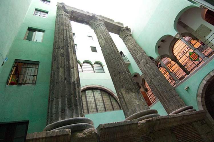 Colunas do Templo Augusto é uma das atrações gratuitas em Barcelona