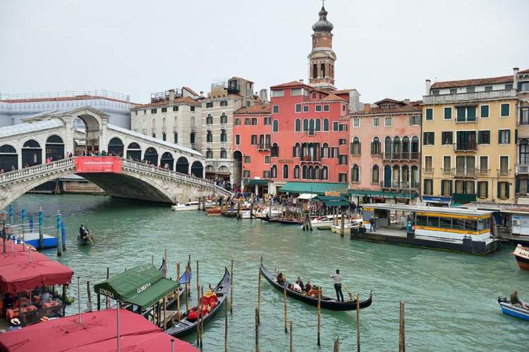 Grande Canal é uma das atrações gratuitas em Veneza