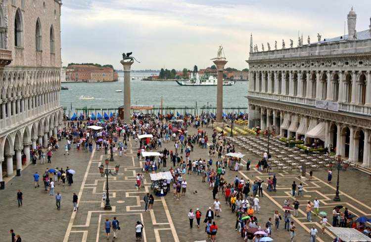 Praça de São Marcos é uma das atrações gratuitas em Veneza