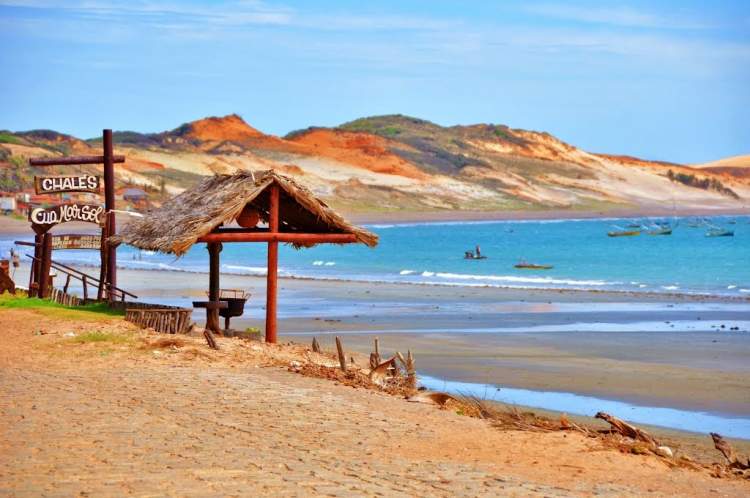Praia da Redonda é um dos lugares lindos no Ceará