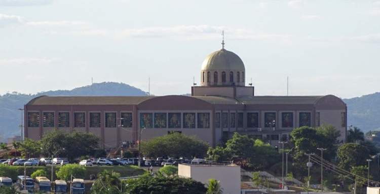 Santuário Basílica de Trindade é um dos lugares lindos em Goiás