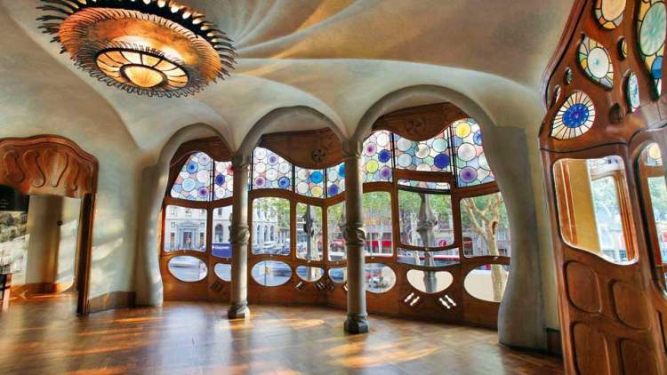 Visitar a Casa Batlló é uma das dicas para quem vai viajar a Barcelona