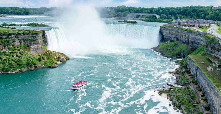 Niagara Falls é um dos lugares impressionantes no Canadá