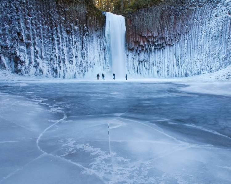 Cachoeira Congelada no Alasca
