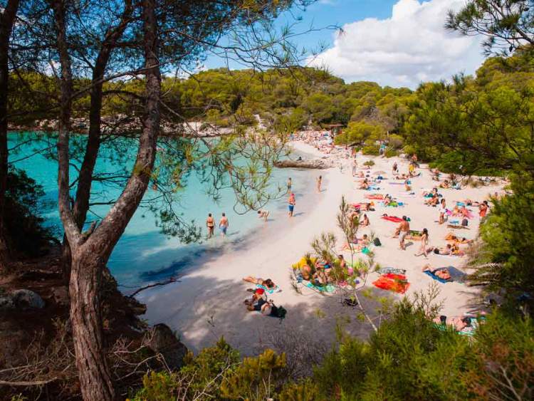 Cala Turqueta é uma das praias de Menorca na Espanha