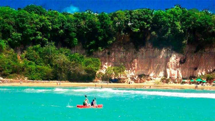 Tibau do Sul é um dos destinos com praia para quem ama se exercitar