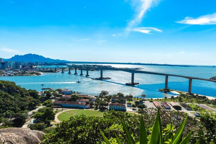 Vitória é um dos destinos no Brasil baratos para viajar nas férias