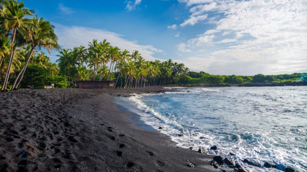 Black Sand Beach - Praia de areia preta em Big Island, Havaí