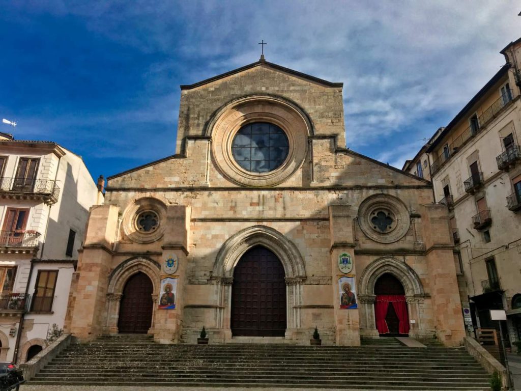 Catedral de Cosenza, século XI, reconhecida desde 2011 como patrimônio cultural da paz pela UNESCO.