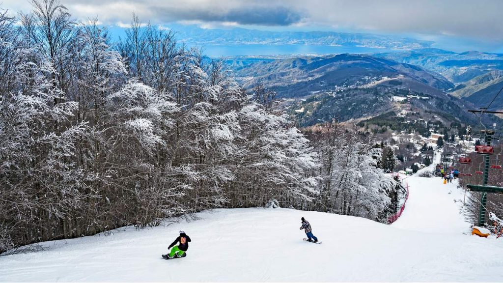 Esqui e esportes de inverno, no sul da Itália, no Parque Nacional Sila.