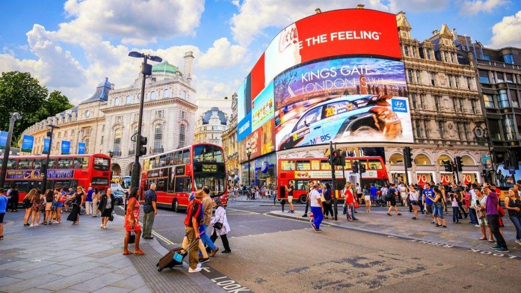 Piccadilly Circus é um dos pontos turísticos para visitar em Londres