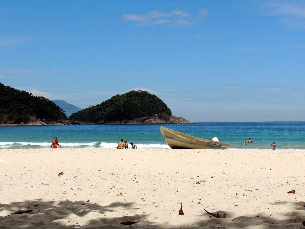 Praia do Caixa d'Aço em Porto Belo - Santa Catarina